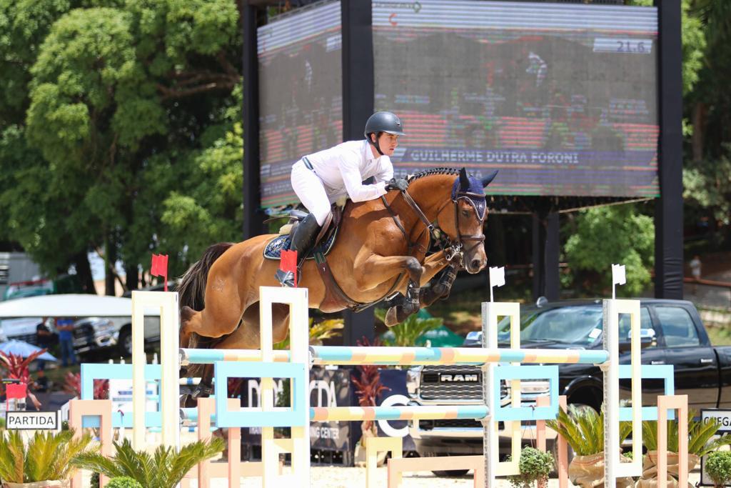 PIMENTA ALVES VENCE A PROVA DA SÉRIE FORTE E O CONJUNTO FORONI/HFB CALEDONIA É DESTAQUE ENTRE OS CAVALOS NOVOS NO DTC TOUR 2020, EM ITATIBA guilherme foroni e caledonia no hipismo